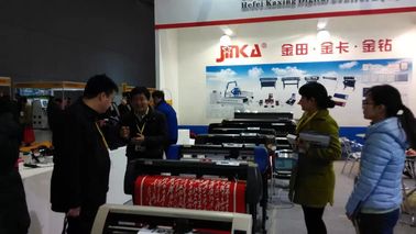 China Máquina de corte comercial do vinil, cortador do plotador do vinil de 1200mm fornecedor