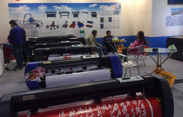 China máquina do cortador do vinil do plotador da impressora colorida de 1.2M com corte do contorno fornecedor