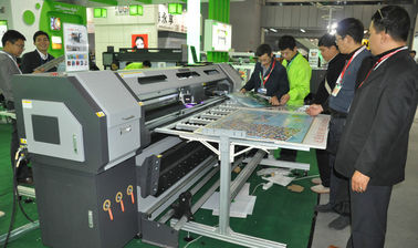 China Rolo para rolar a máquina de impressão UV, máquina de impressão UV do leito de CMYK fornecedor